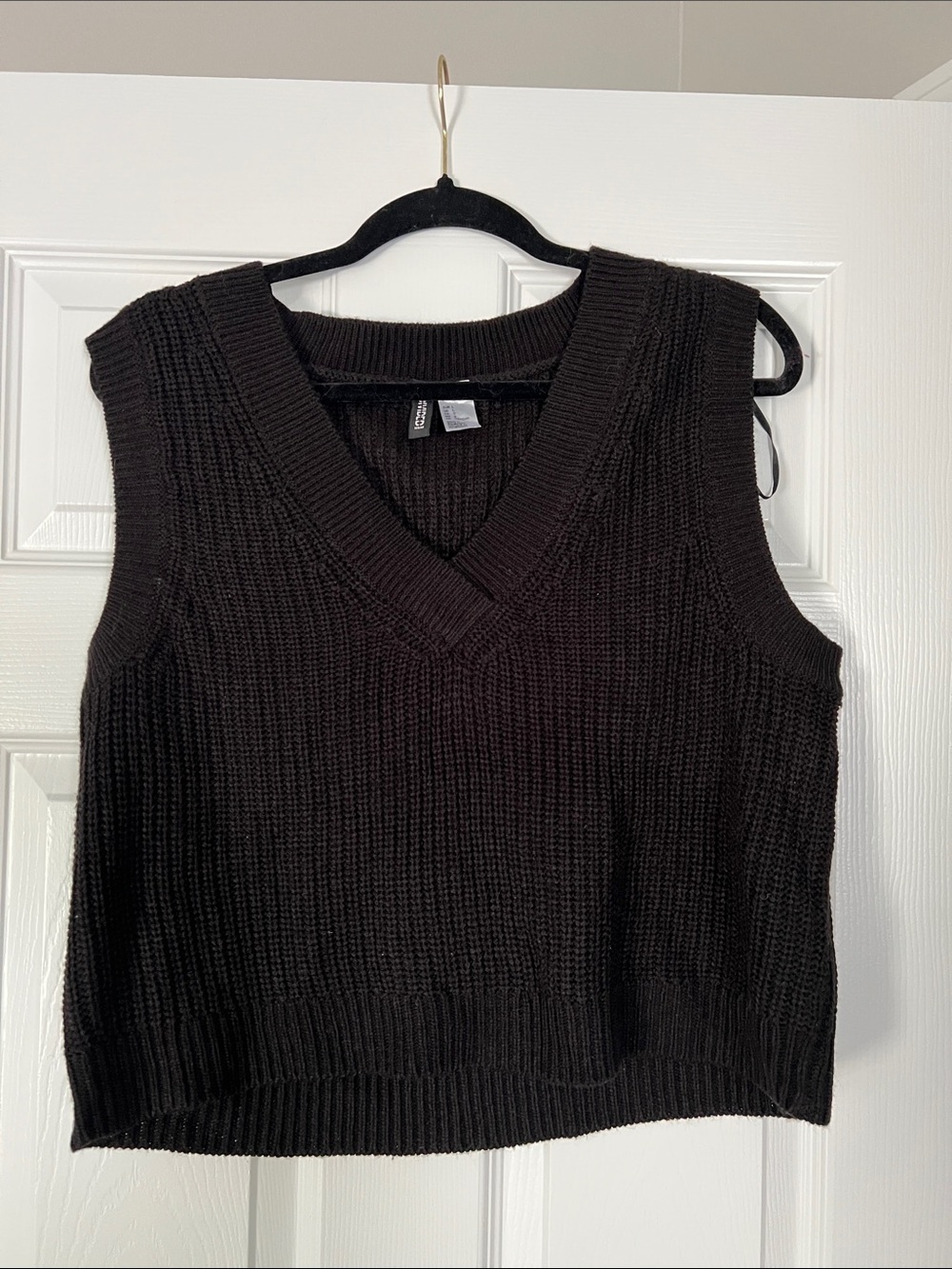 Divided Black V-Neck Knit Sweater Vest